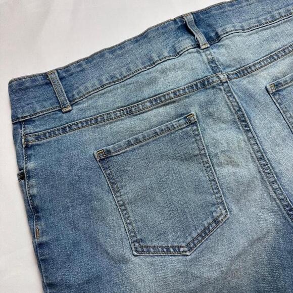 Old Navy Curvy Denim Shorts - Picture 4 of 6